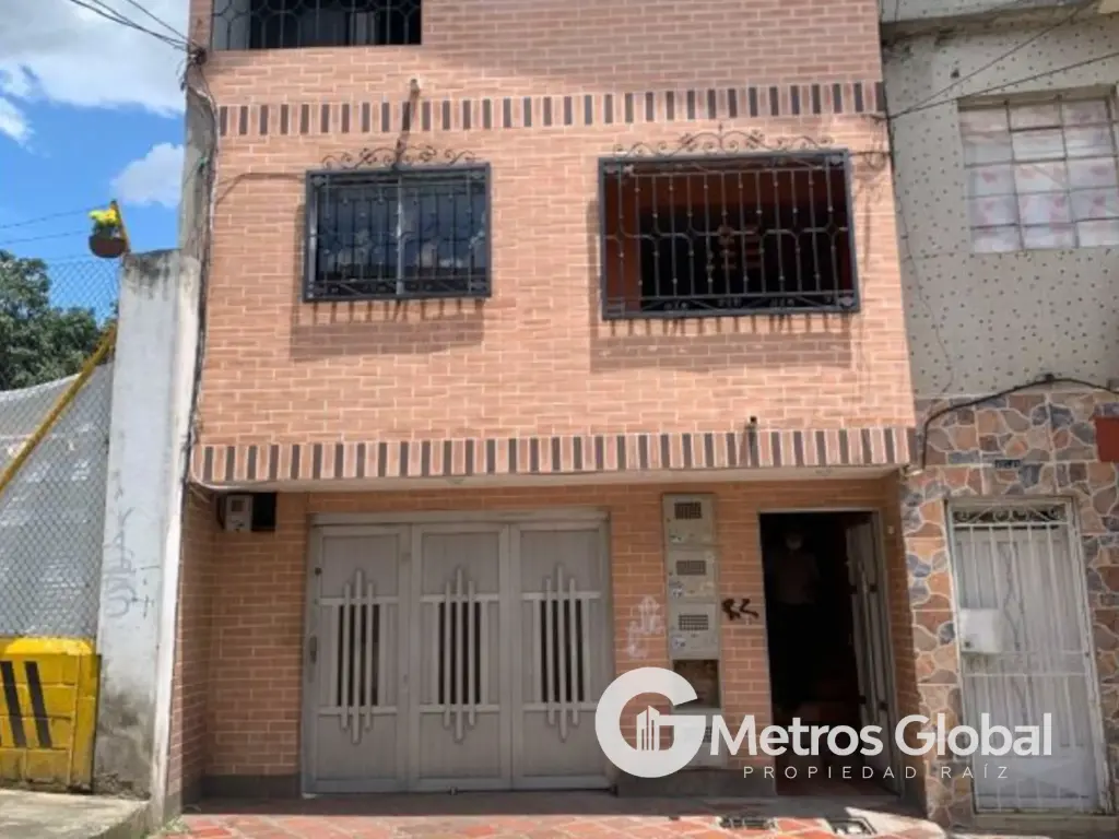 CASA EN VENTA DE 3 PISOS BARRIO LAS PALMAS