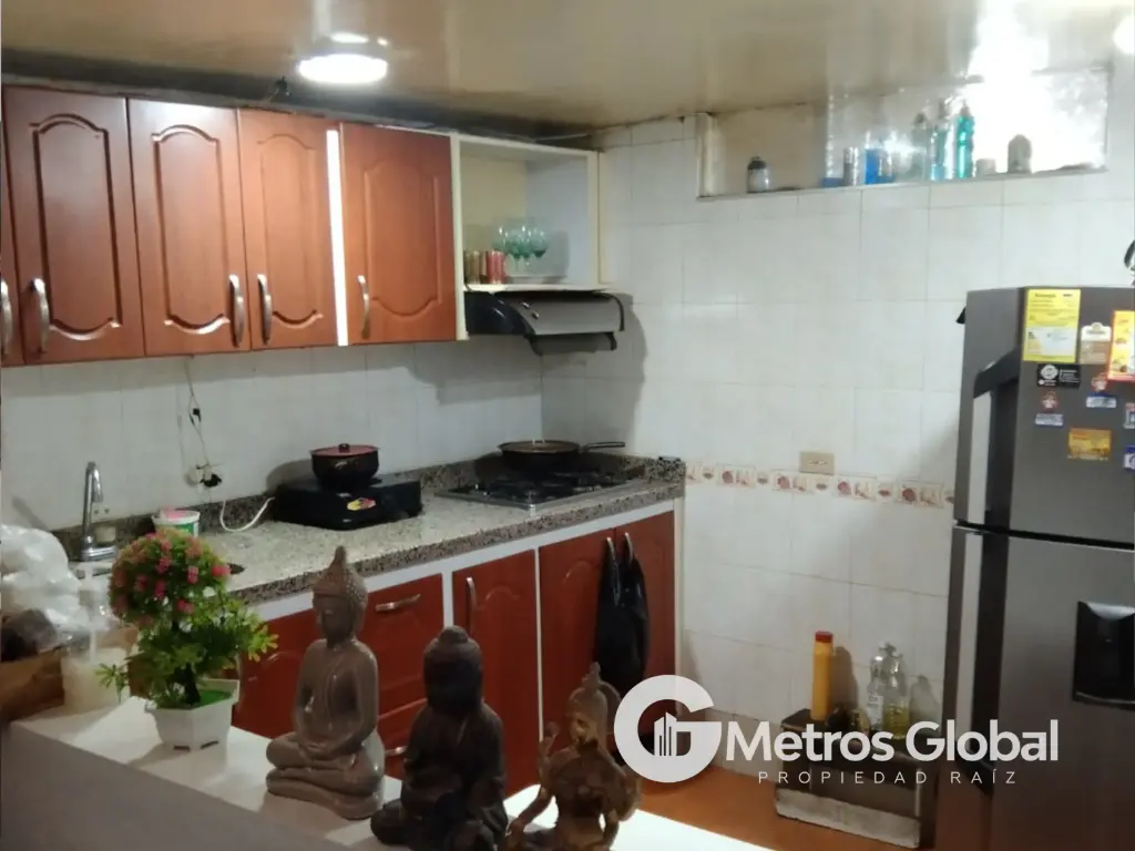 APARTAMENTO SEGUNDO PISO MANRIQUE CENTRAL